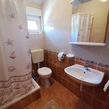 Apartman With Parking Space Mundanije, Rab - 4953 Mundanije