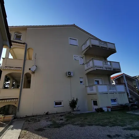 Apartman With Parking Space Mundanije, Rab - 4953 Mundanije