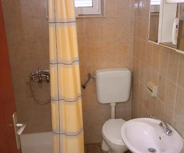 Διαμέρισμα With Parking Space Mundanije, Rab - 4953 Mundanije